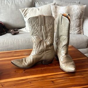 Grey/Tan Point Toe women’s Justin Boots Cowboy Boots - size 7.5